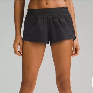 Lulu Lemon, Hotty Hot Low-Rise Lined Short 2.5", size 2.